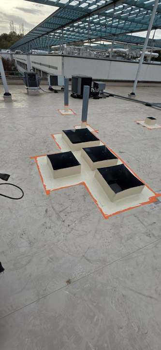 Étanchéité résine Alsan PMMA sur points singuliers de toiture-terrasse
