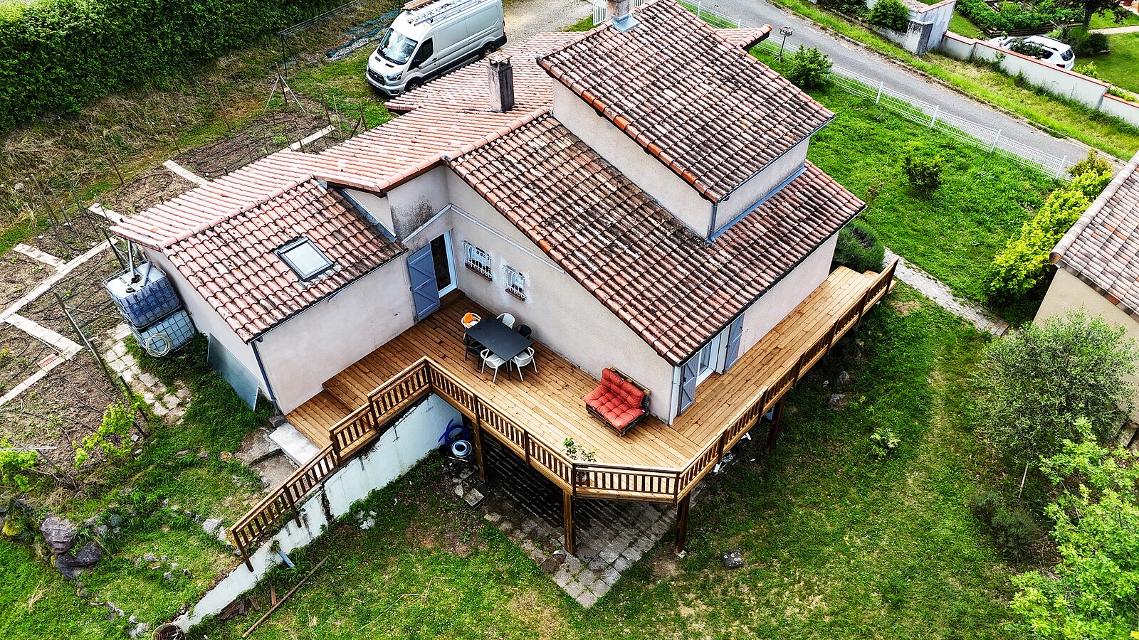 Terrasse en bois attenante à la maison